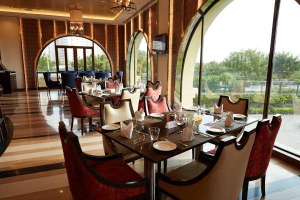 Belvedere Golf & Country Club Adalaj Exterior foto