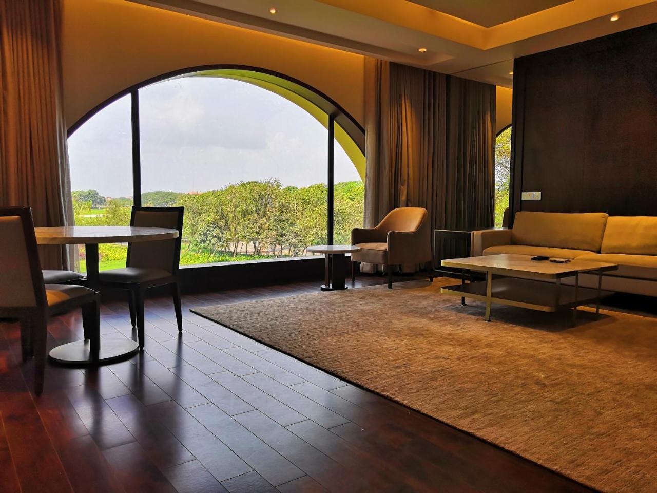 Belvedere Golf & Country Club Adalaj Exterior foto