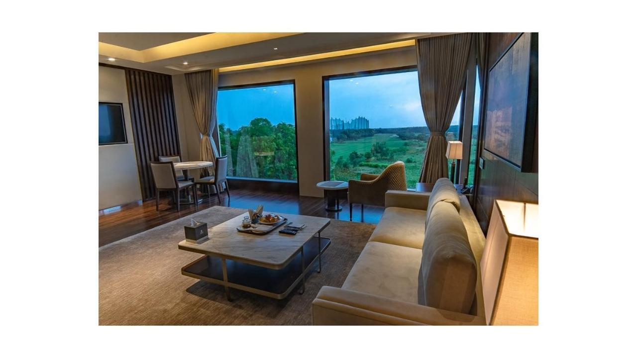 Belvedere Golf & Country Club Adalaj Exterior foto